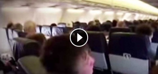 Stranger Shows Girl With Autism Kindness While on a Plane